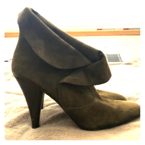 VIA SPIGA OLIVE SUEDE HEEL BOOTS SZ 9 Barely Worn - Picture 1 of 4